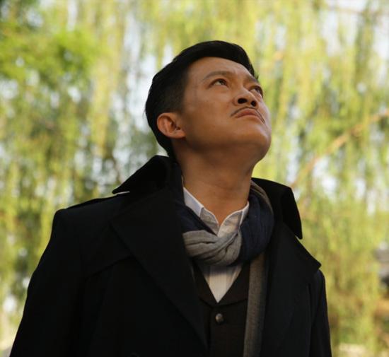 十三年来被质疑靠关系,演技差,亲哥哥始终捧他,如今却宣布离开