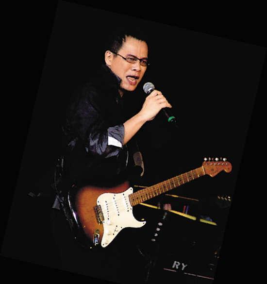 刘德华演唱会13万观众!另一巨星演唱会空地可停飞机,太尴尬了!