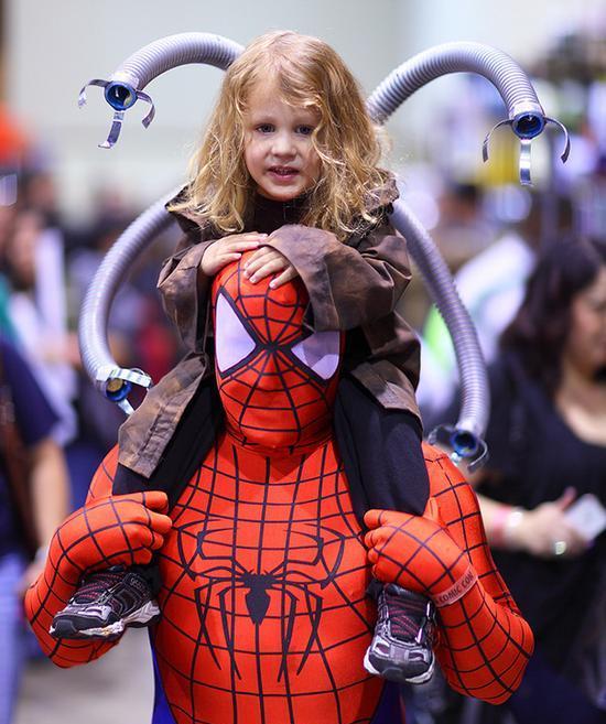 万圣节装扮,对于追求奇思妙想的家庭,可谓伤透了脑筋,如何才能不撞衫