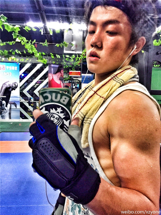 夏志远裸体肌肉照大量晒出!