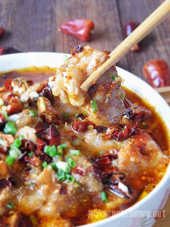 水煮肉片的做法最正宗的做法一股浓浓的辣味迎面扑来