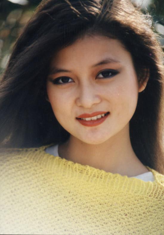 15岁凭《妈妈的吻》大火,成名比田震早十年,经商惨败48岁仍单身