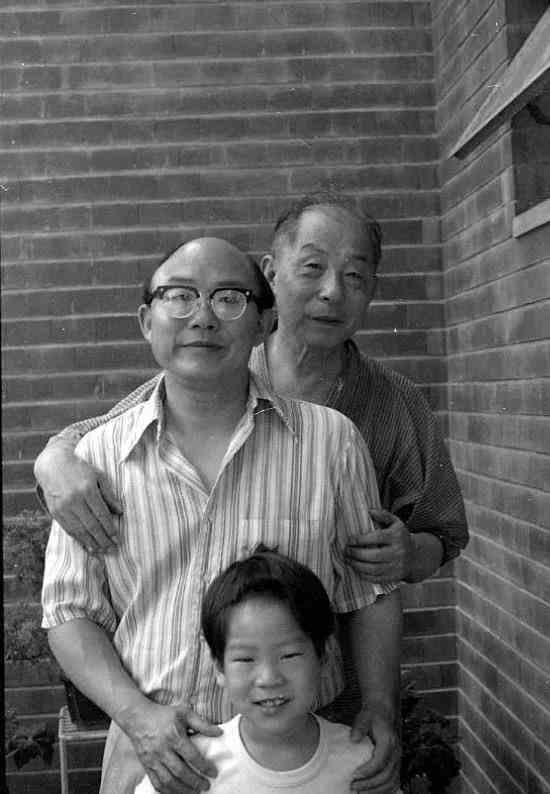 张学良与赵一荻唯一孩子, 定居美国不会中文, 多次替父亲回家探亲