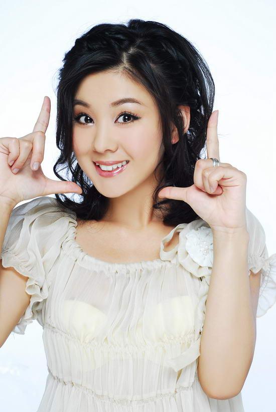 娱乐圈最干净的女星,与男友相恋12年才做妈妈,33岁成这般模样