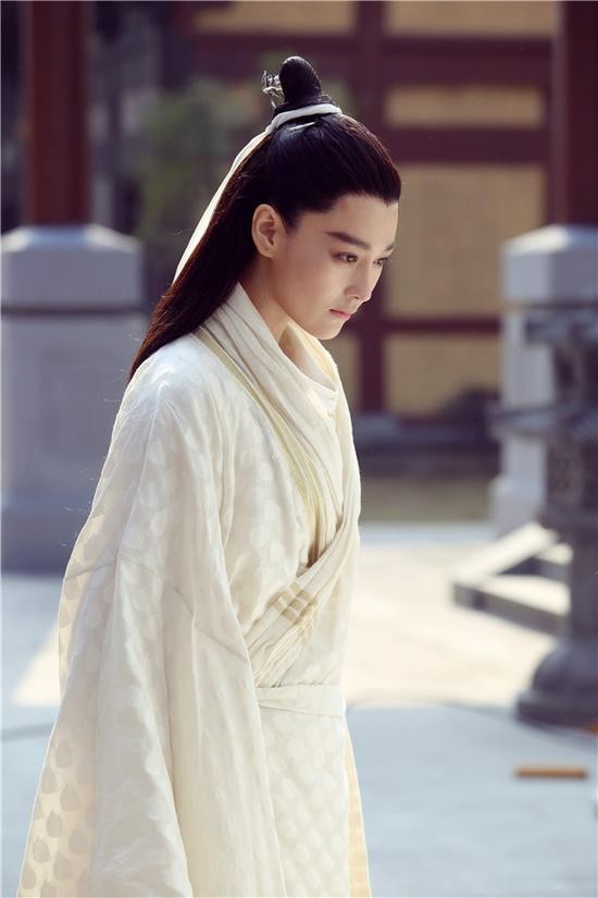 《凤囚凰》张馨予二次出场 帅气与智慧并存
