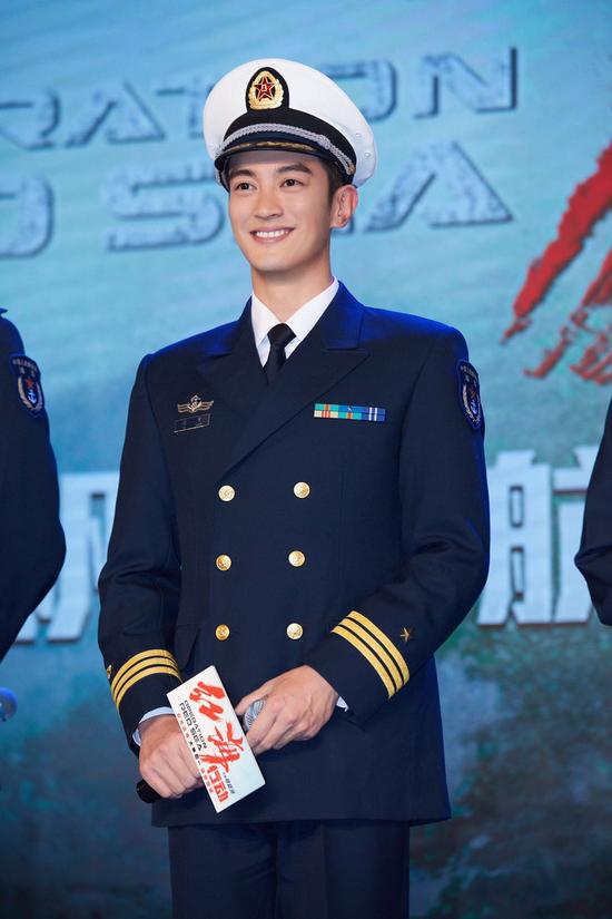 《红海行动》已经吓哭小孩,嗯哼去看合适吗?杜江回了一番话!