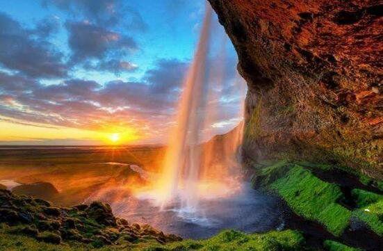 乞拉朋齐位于印度东北部梅加拉亚邦,它坐落在布拉马普特拉河南边东西