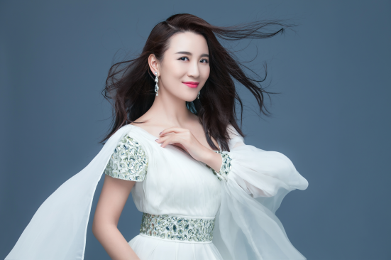 近日,华语民通女歌手马潇潇携全新专辑《天下父母心》和大家见面,这位