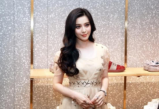 听说明星工作室好应聘,工作轻松,待遇超白领,真