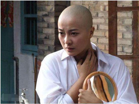 被电视剧欺骗了那么多年,拍戏的时候,原来光头是这样子弄出来的!