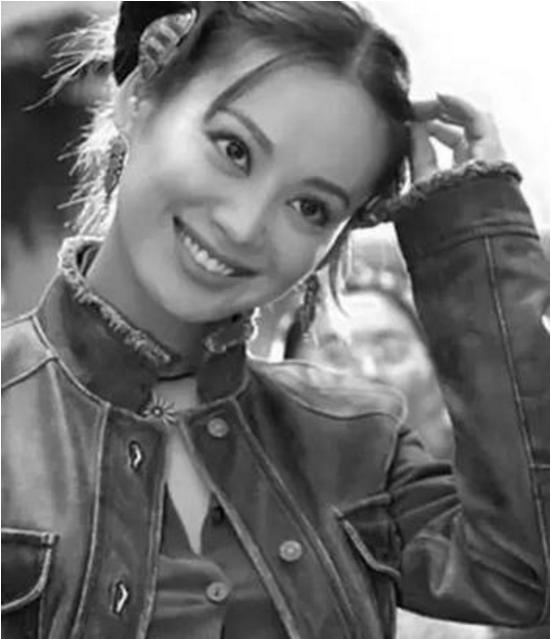 宁静年轻时高级脸太迷人,青涩稚嫩婴儿肥,一脸笑容魅惑诱人!