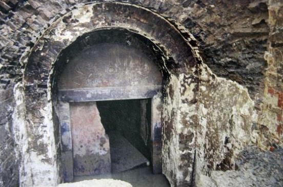 经过考察,考古学家认定,这是南北朝时期北齐文宣帝高洋的墓葬.