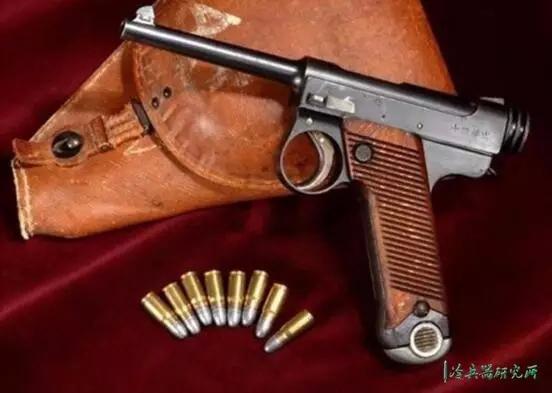 鬼子的脑洞武器：军刀拳铳，武士刀+王八盒子？