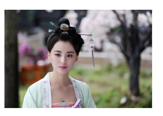 她因为扮演坏人演技太好,常常被网友吐槽"滚出娱乐圈"