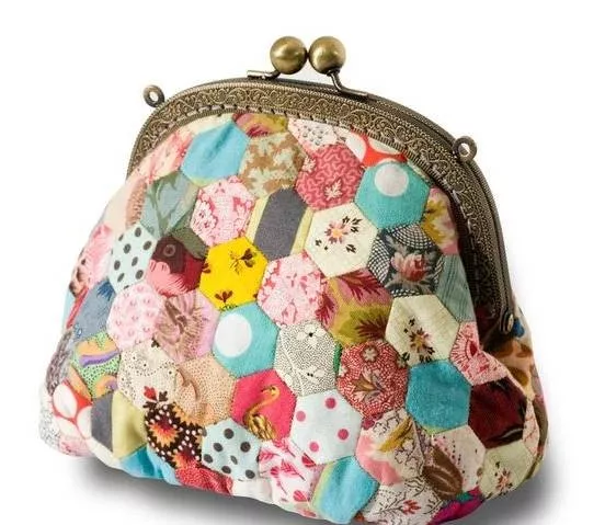 旧衣服做的拼布毯子和包包比商场买的还好看