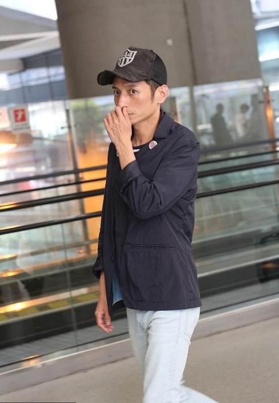 41岁李维嘉近照,瘦成皮包骨头,网友:天呐!他到底经历了什么?