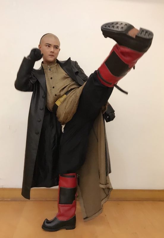 著名演员,功夫小生孟飞在电影《绣春刀》拍摄现场给河北老乡拜年