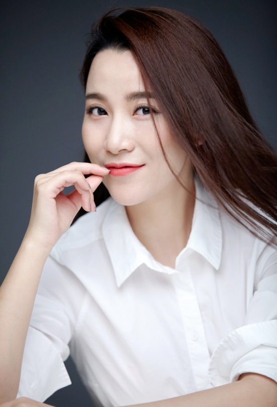 马潇潇是华语乐坛备受关注的90后女歌手,中央音乐学院科班出身让她