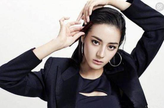 看看女明星的油头造型,杨幂成女王,热巴化身霸道总裁!