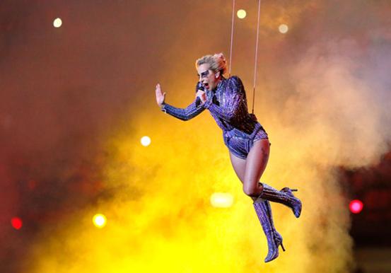 那些年的超级碗中场秀,mj帅爆了,黄老板险些翻车!