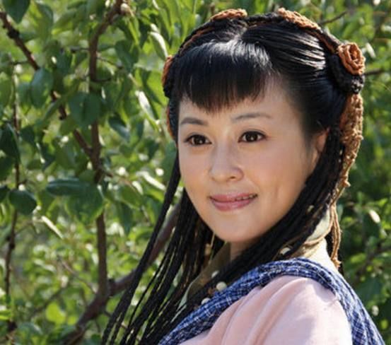 《还珠格格》里面的小丫鬟"彩霞",低调嫁人,如今成公司老板!