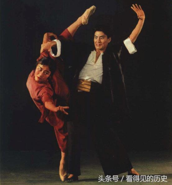 连长的独舞)就义(红色娘子军连党代表洪常青在一次战斗中不幸受伤被俘