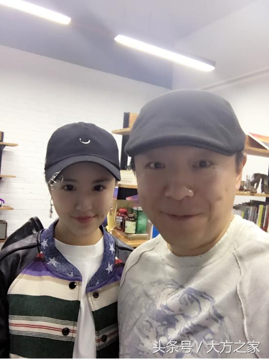 被赵本山开除的徒弟关小平,女儿关思慧如今火过赵本山女儿球球