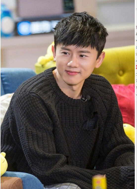 张杰晒女儿小手，满满的都是爱，网友调侃：又一炫娃狂魔即将诞生