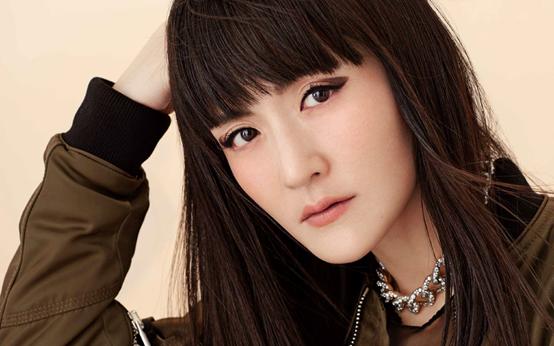 她生于农村,三进三出快乐大本营,如今成为人母,粉丝将破亿