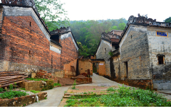 最为奇特的是,罗洪村至今仍保留着古代民间语言.