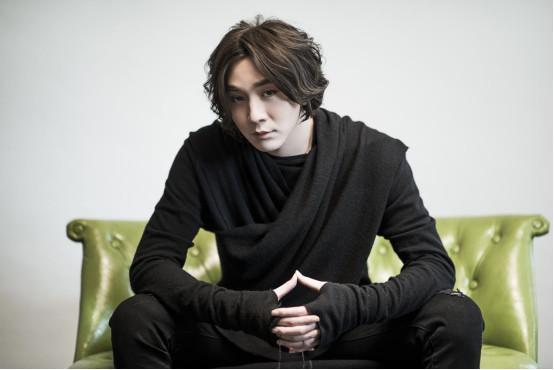 蛇哥人气豪夺人气榜首,现在也是平台的新一哥级人物,而拉风龙凭借绝地