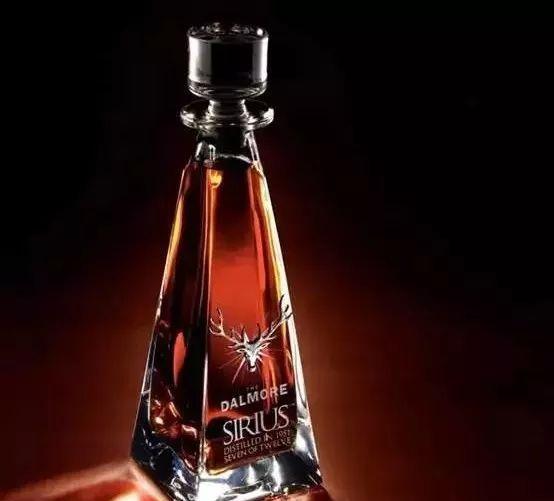 中国的白酒之所以上不了国际台面是因为中国的白酒包装不够好