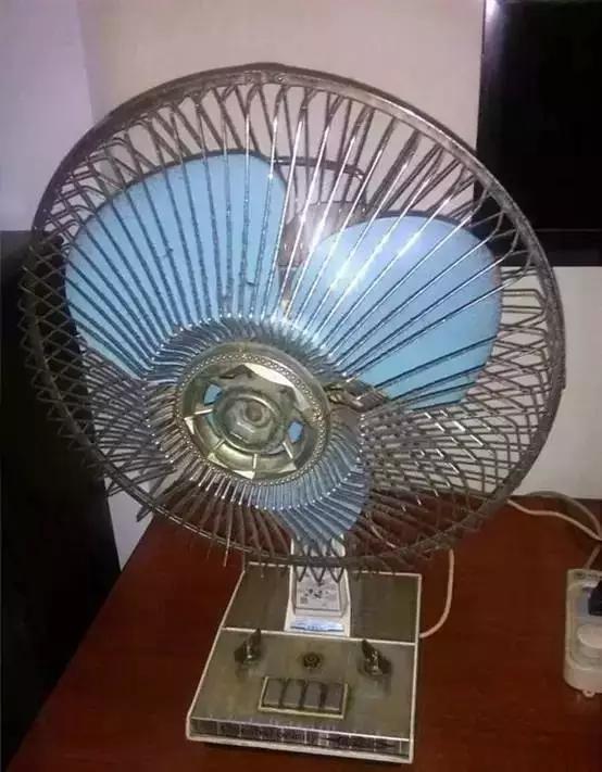 松鹤自行车被誉为湖南的"小凤凰",当时出嫁要是能有一辆松鹤牌自行车