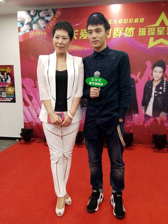 和成龙一起成为冬奥会火炬手的蔡俊涛不简单,他不只是一个演员!