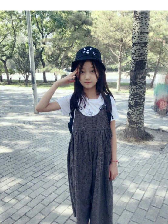 纪姿含演过不少作品在小时代里饰演过"小林潇",但和赵薇合作的才是最