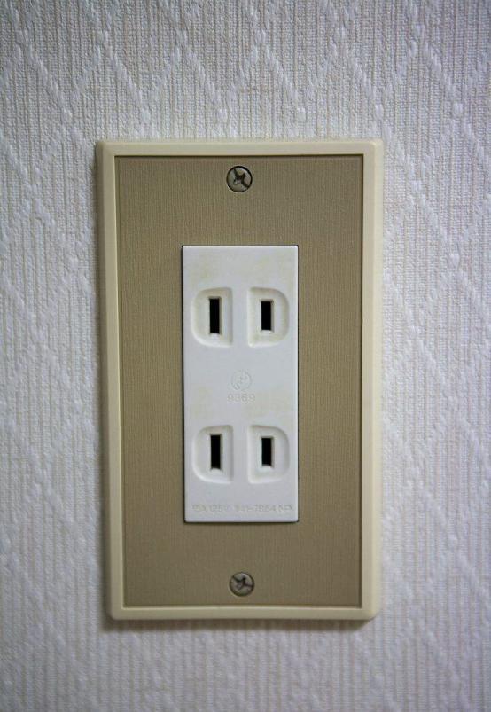 日本家庭装两脚插座,从不用五孔!国内老电工赞不绝口!真心服气