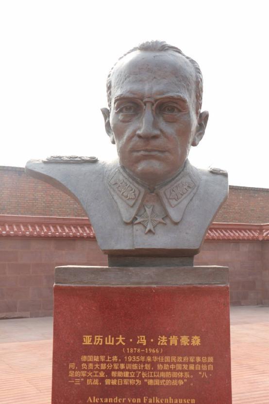 图为冯·法肯豪森