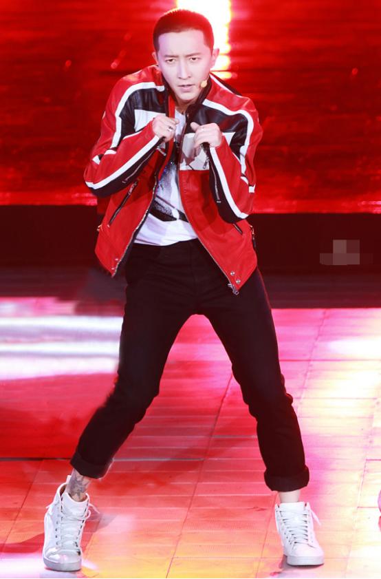 王嘉尔吃辣椒过敏,奚梦瑶因此被骂!官宣以此讽