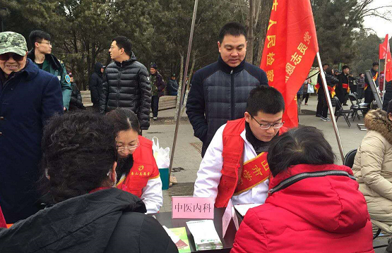 唐山市中医医院开展学雷锋志愿义诊服务活动简