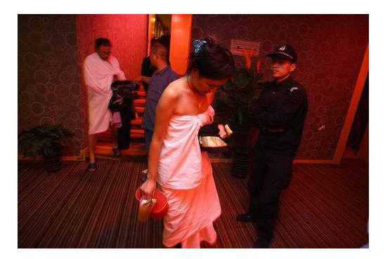 男子按摩途中被女技师乱来服务吓蒙店家却称是灵性双修