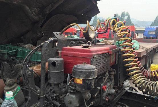 为什么现在路上好多半挂大货车驾驶室背后装着家用空调?