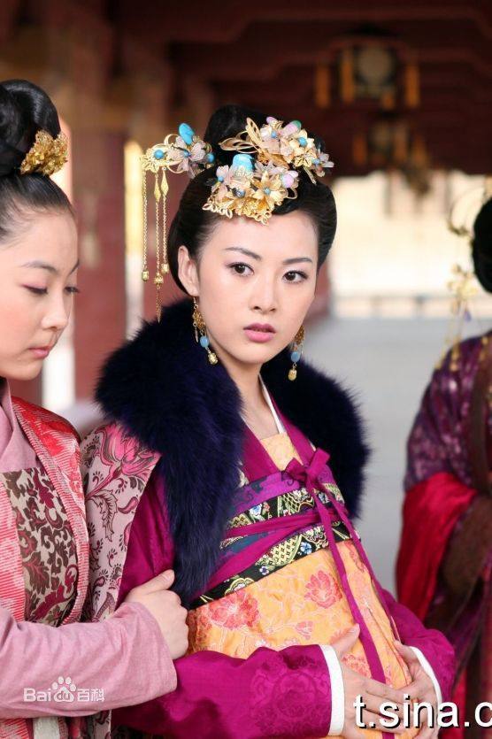 第三名:刘梓娇 刘梓娇在《倾世皇妃》中饰演刘连思,刘梓娇真的漂亮的