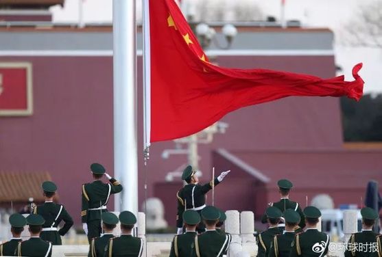 三军仪仗队升起2018年第一面五星红旗|五星红旗|国旗|天安门广场_新浪