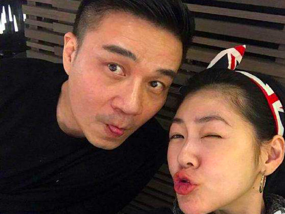 小s大胆爆料老公总向她展现身材,希望女儿的鼻子像她一样美!