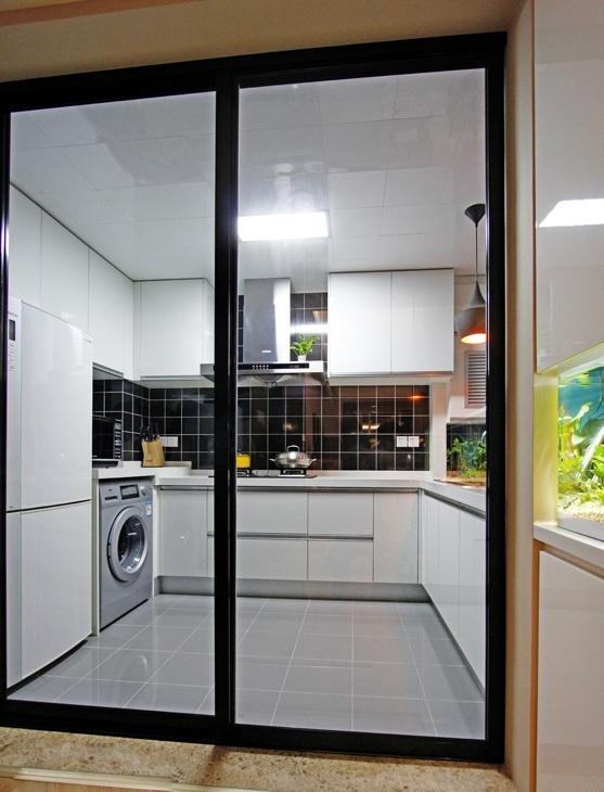 家庭装修时, 厨房用推拉门好还是平开门好?