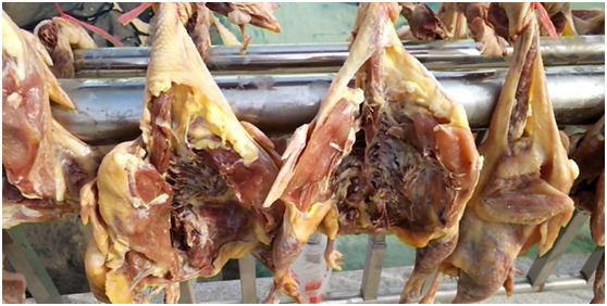 中国"晒肉"第一人,在路边晒200米肉惹争议,网友:壮观罕见!