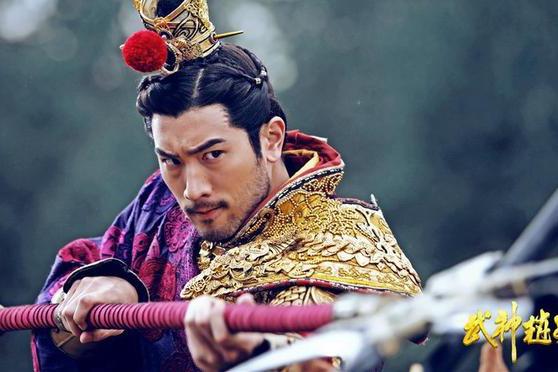 1,2016年电视剧《武神赵子龙》里面,高以翔饰演的吕布;除了游戏,还有