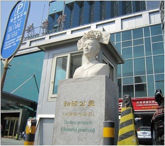 还珠格格难道确有其人,公主坟里葬的是她的原型吗?