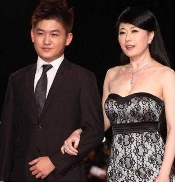 两入豪门拒要10亿分手费,今独自带大儿子|金城武|戈伟如|恶魔在身边