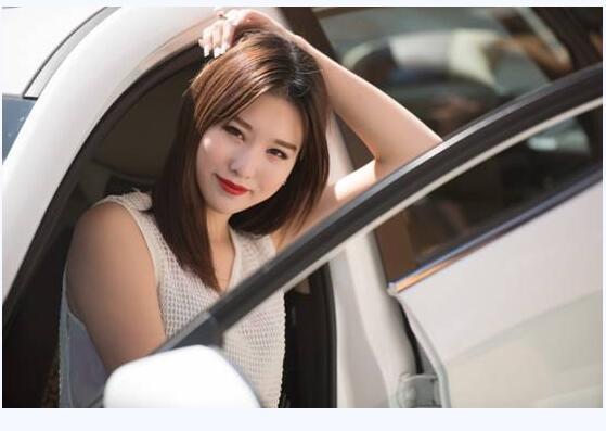别人家都是媳妇当车模,我是自己当小三的模特